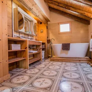https://beautiful-atypical-loft-in-the-aravis.hotels-rhonealpes.com